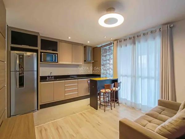 Apartamento mobiliado com sacada e churrasqueira em Condomínio Club, à 300 do parque Barigui