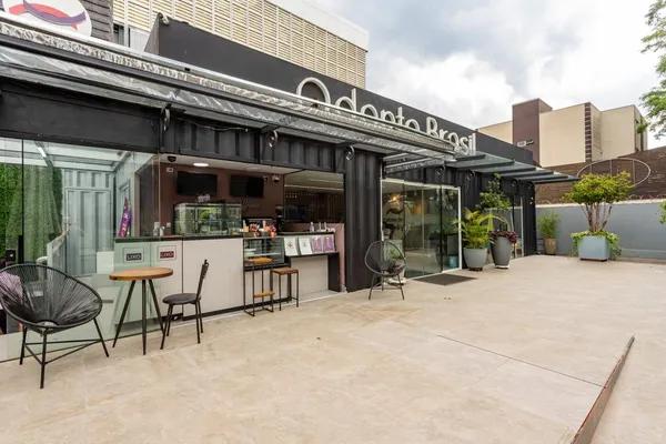 Excelente espaço comercial para Locação, na Avenida Getúlio Vargas, ao lado do Estádio do Atlético Paranaense, perfeito para cafeteria, restaurante, lanchonete, quiosque relacionado à área da saúde.