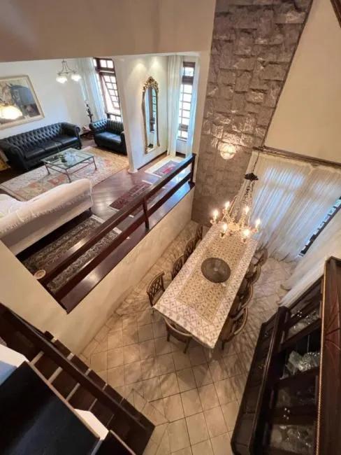 CASA com 3 dormitórios à venda com 312m² por R$ 2.650.000,00 no bairro Santo Inácio - CURITIBA / PR