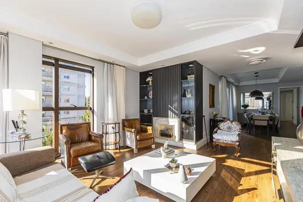 Apartamento Exclusivo no Hugo Lange | Vista para o Graciosa Country Club | 3 Suítes | 152 m² Privativos
