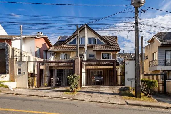 SOBRADO À VENDA COM 3 DORMITÓRIOS(SENDO 1 SUÍTE), QUINTAL E CANIL, NO BAIRRO PILARZINHO
