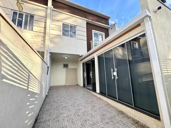 Sobrado com 3 quartos, closet e área gourmet no Alto Boqueirão, Curitiba