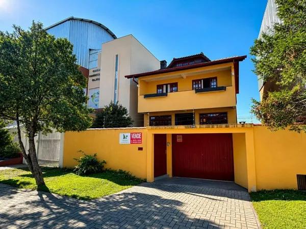 Sobrado com 3 dormitórios à venda, 240 m² por R$ 990.000,00 - Cajuru - Curitiba/PR