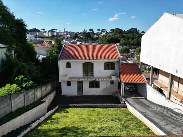 Sobrado à Venda em Santa Cândida - Boa Oportunidade de Investimento!
