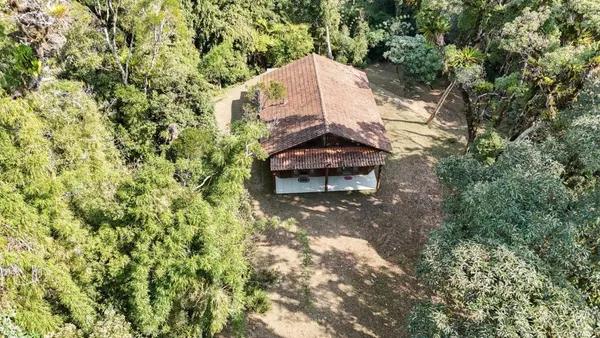 Chácara em Condomínio | Casa com 3 quartos | Local Seguro | Fácil Acesso | 21.410 m² à venda por R$ 419.000 - Borda Do Campo - São José dos Pinhais/PR