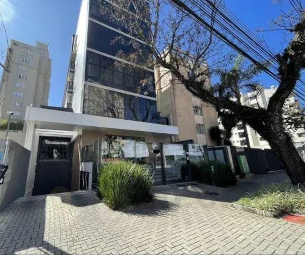 Flat exclusivo no Batel com vaga de garagem e sacada integrada - 38m²