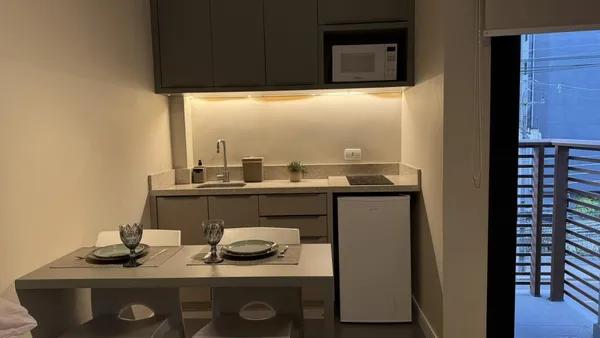 Studio mobiliado e decorado, localização Premiun (estrutura clube) no Bigorrilho - Curitiba - Pr PORTEIRA FECHADA - Face Leste|Norte