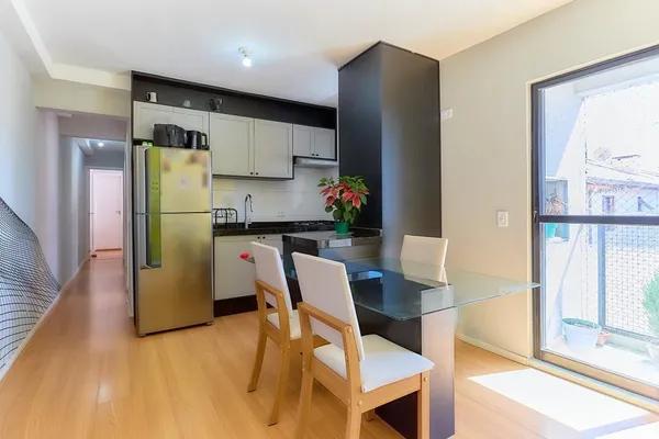 Apartamento mobiliado com 3 dormitórios, sendo uma suíte, sacada com churrasqueira.