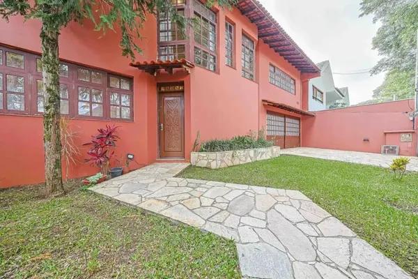 Casa com 4 quartos sendo 2 suítes e 2 demi, 4 vagas de garagem, Jardim Social, Curitiba/PR