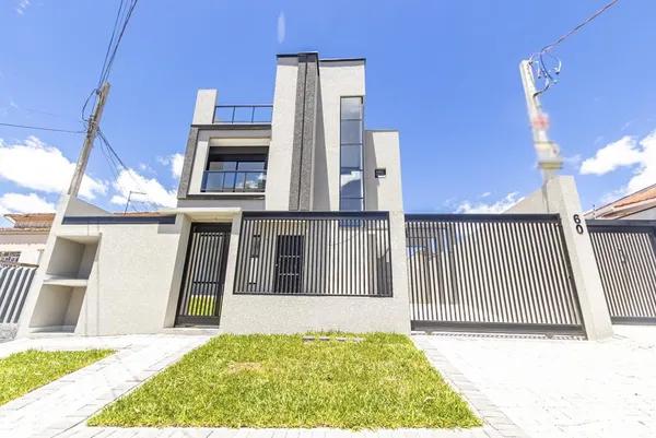 Sobrado Triplex Novo com 3 Suítes no Capão Raso - Frente Rua