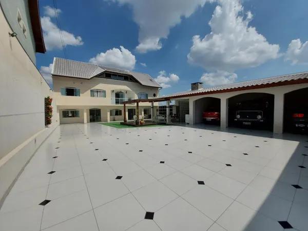 Casa à venda na Rua Doutor Carlos Vicente Laynes de Andrade, número 91, no bairro Campo Comprido em Curitiba/PR.