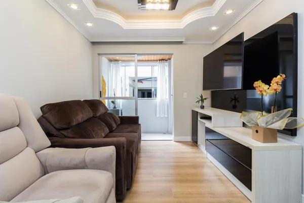Pronto para Mudar: Apartamento Face Norte, Semimobiliado no Cabral (Rua da Bandeira)