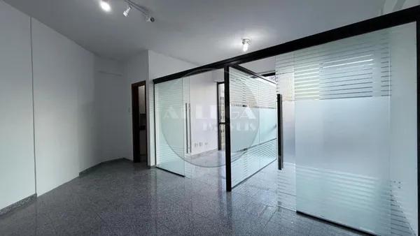 SALA COMERCIAL PARA VENDA NO CENTRO DE CURITIBA - Edifício The World -R. MARECHAL DEODORO - 10º ANDAR - Face norte.