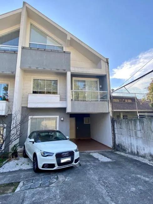 SOBRADO com 4 dormitórios à venda com 144.88m² por R$ 790.000,00 no bairro Guabirotuba - CURITIBA / PR