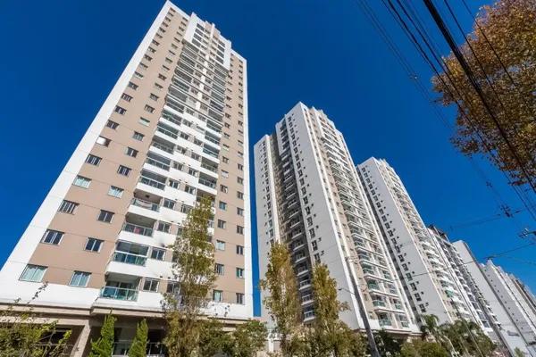 EXCELENTE APARTAMENTO MOBILIADO EM CONDOMÍNIO CLUBE