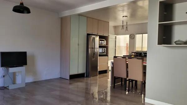 CASA com 3 dormitórios à venda com 379m² por R$ 895.000,00 no bairro Xaxim - CURITIBA / PR