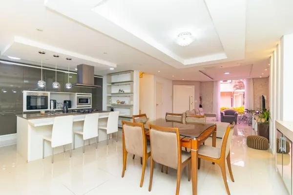 TRIPLEX DE ALTO PADRÃO COM 3 SUÍTES, EM CONDOMÍNIO FECHADO NO BOQUEIRÃO R$1.295.000.00