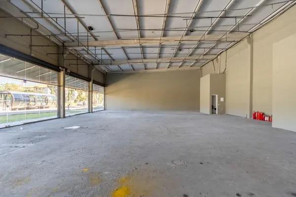 Loja para alugar, 351 m² por R$ 12.000,/mês - Sítio Cercado - Curitiba/PR