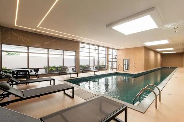Apartamento com três suítes, três vagas + deposito - Alto da Glória.