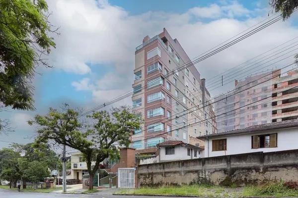 Cobertura à venda no bairro Água Verde / Rua Castro