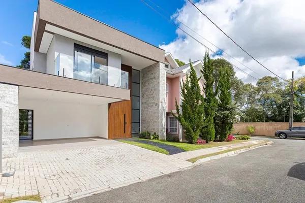 Alto Padrão com 3 suítes à venda, 234 m² na Rua Theodoro Makiolka