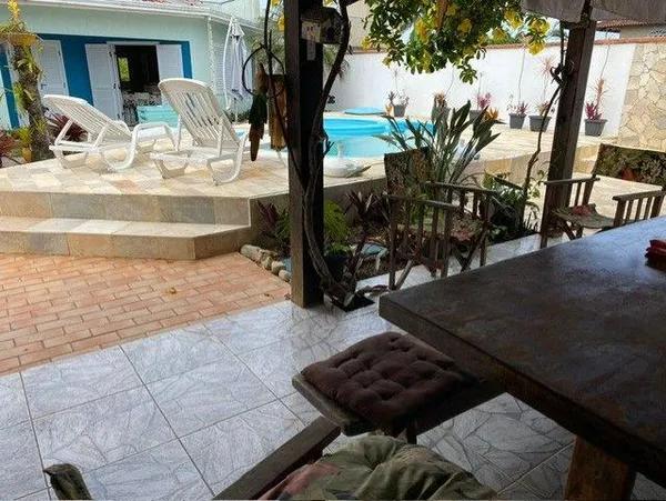 Casa com piscina 3 Q e 1 suite - amplo quintal - paisagismo