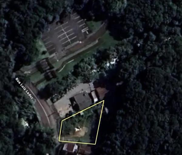 Terreno com 820 metros ao lado do Parque Vista Alegre.