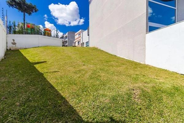Ideal para Casa Contemporânea! Terreno em Declive – Condomínio em Curitiba