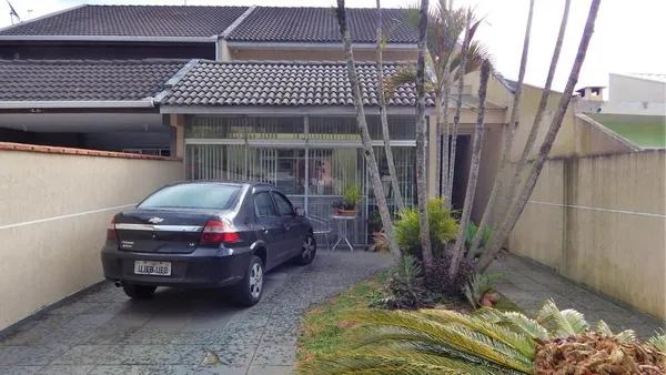 Sobrado 3 Quartos com suíte e 3 vagas - Santa Felicidade