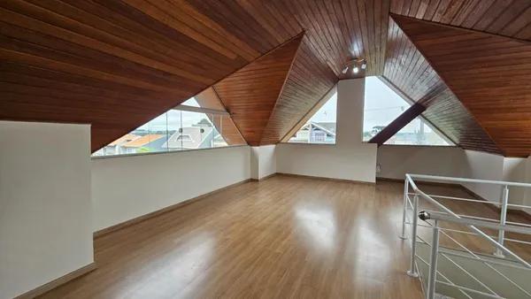 Sobrado com 3 dormitórios à venda, 164 m² por R$ 785.000 - Uberaba - Curitiba/PR