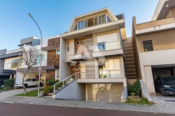 Casa triplex alto padrão no Uberaba com acessibilidade e arquitetura inteligente