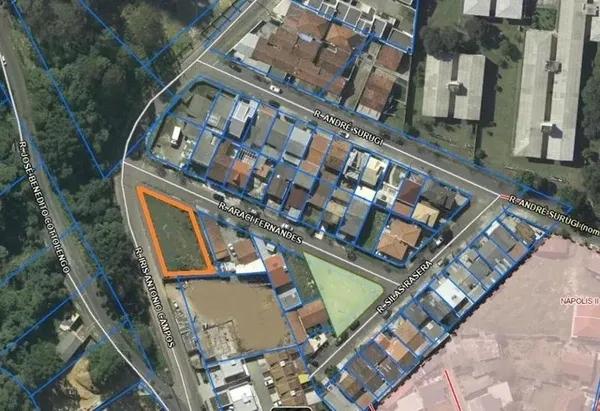 Terreno de Esquina 563 m² na divisa de Santa Quitéria e Campo Comprido