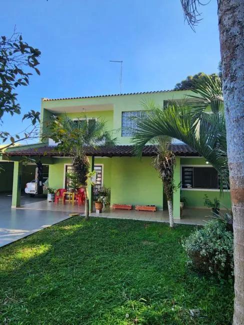 AMPLA CASA CONFORTÁVEL NO BARREIRINHA, TERRENO DE 1.000M E CONSTRUÇÃO 353,80M COM UM BELO POMAR