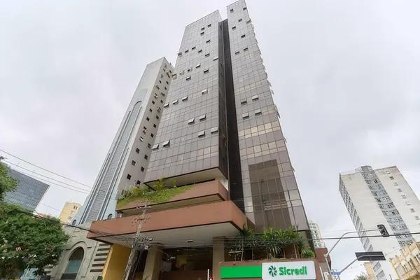 Sala comercial reformada no Center Tower | 82 M² | 7º andar | Centro de Curitiba